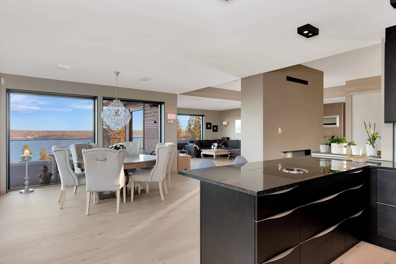 Stue innredning med integrert lyd og bilde system Stue, Finstue, Spisestue, TV-Stue innredning med integrert lyd og bilde system med innfelte arkitektur høyttalere